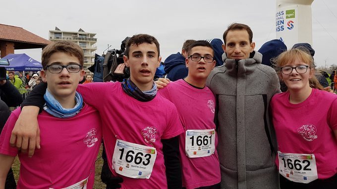 De belles performances sportives à Jules FERRY avec les félicitations du champion français du saut à la perche Renaud LAVILLENIE